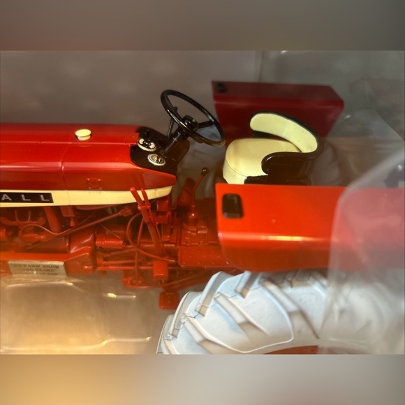 SpecCast Farmall 504 1:16 100th Ann Edition - Picture 12 of 12